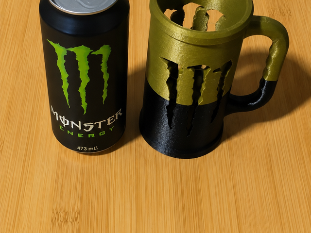 Jarra Monster para latas de 1/2 litro.